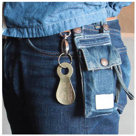 Brass shoehorn keychain